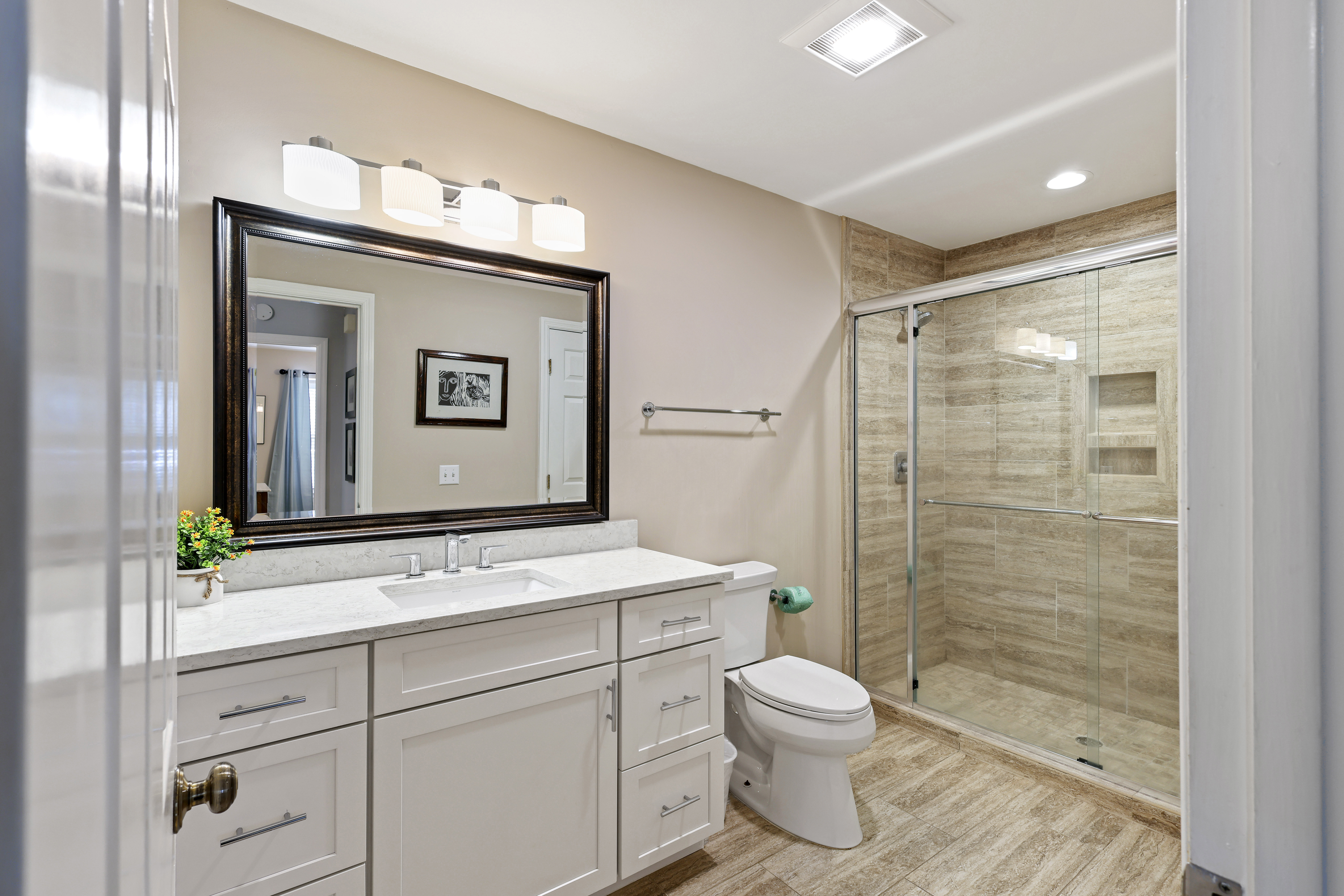 Stylish Secondary/Guest Bathroom 