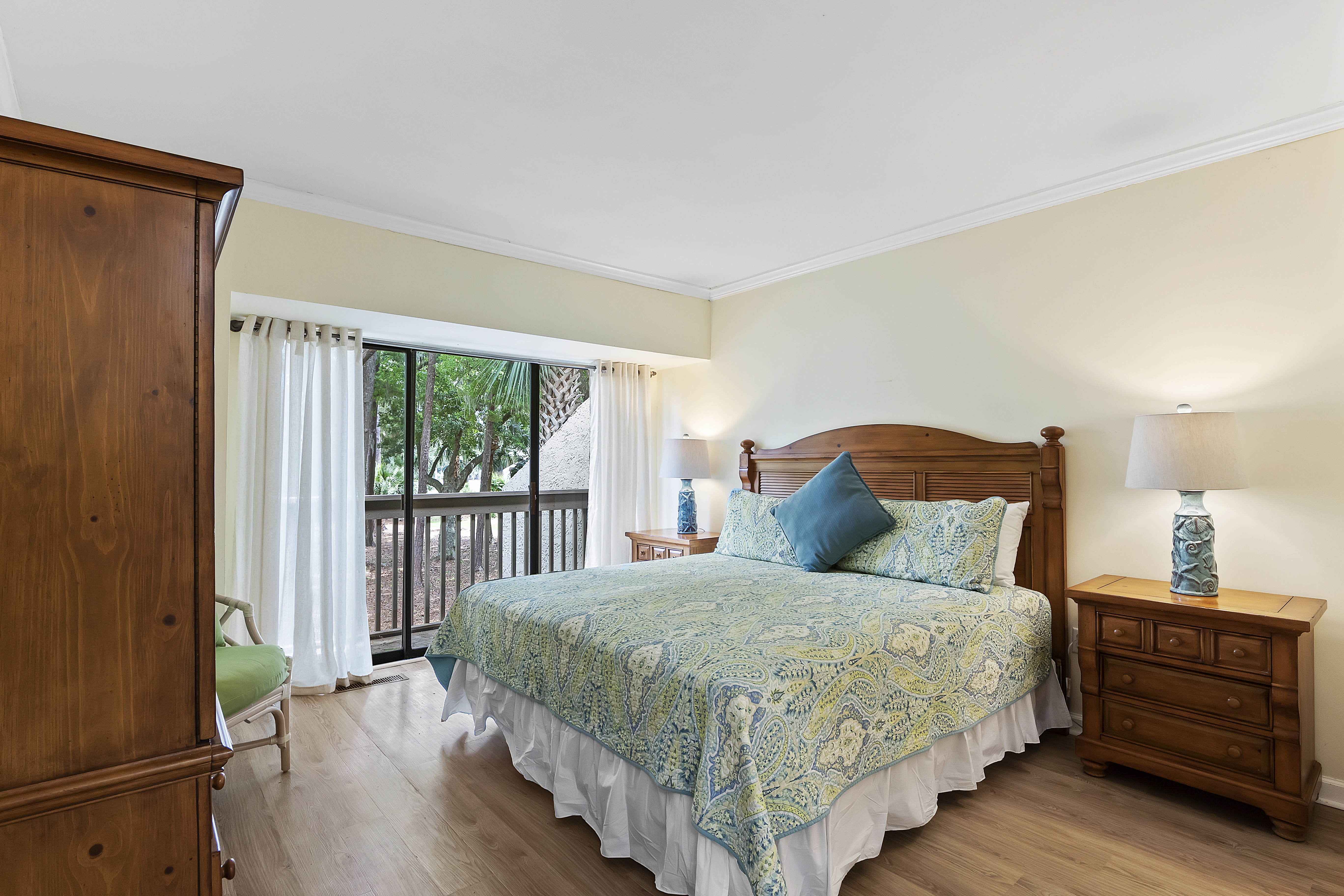 Inviting Room for Family & Friends