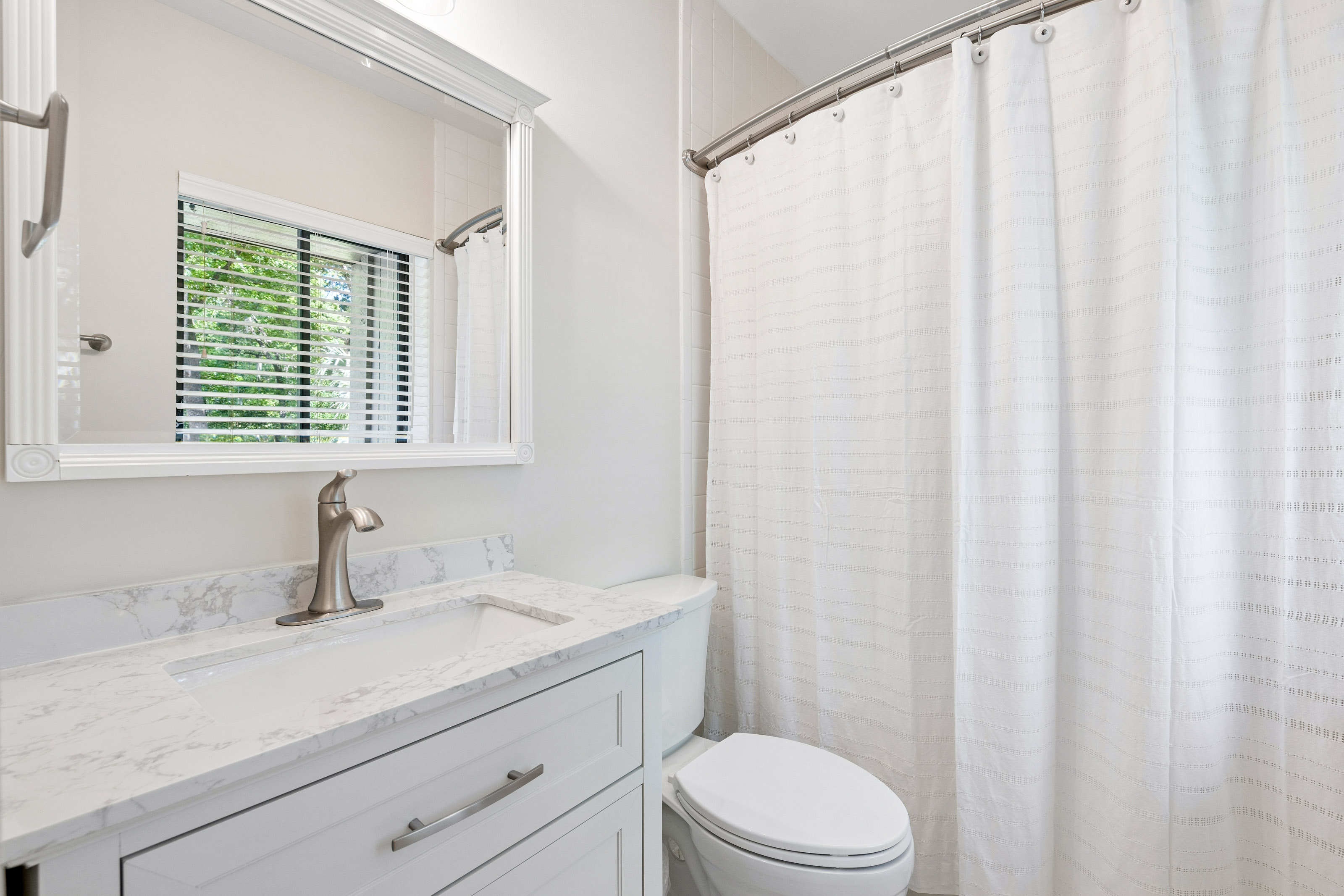 Secondary Bathroom - Marble White