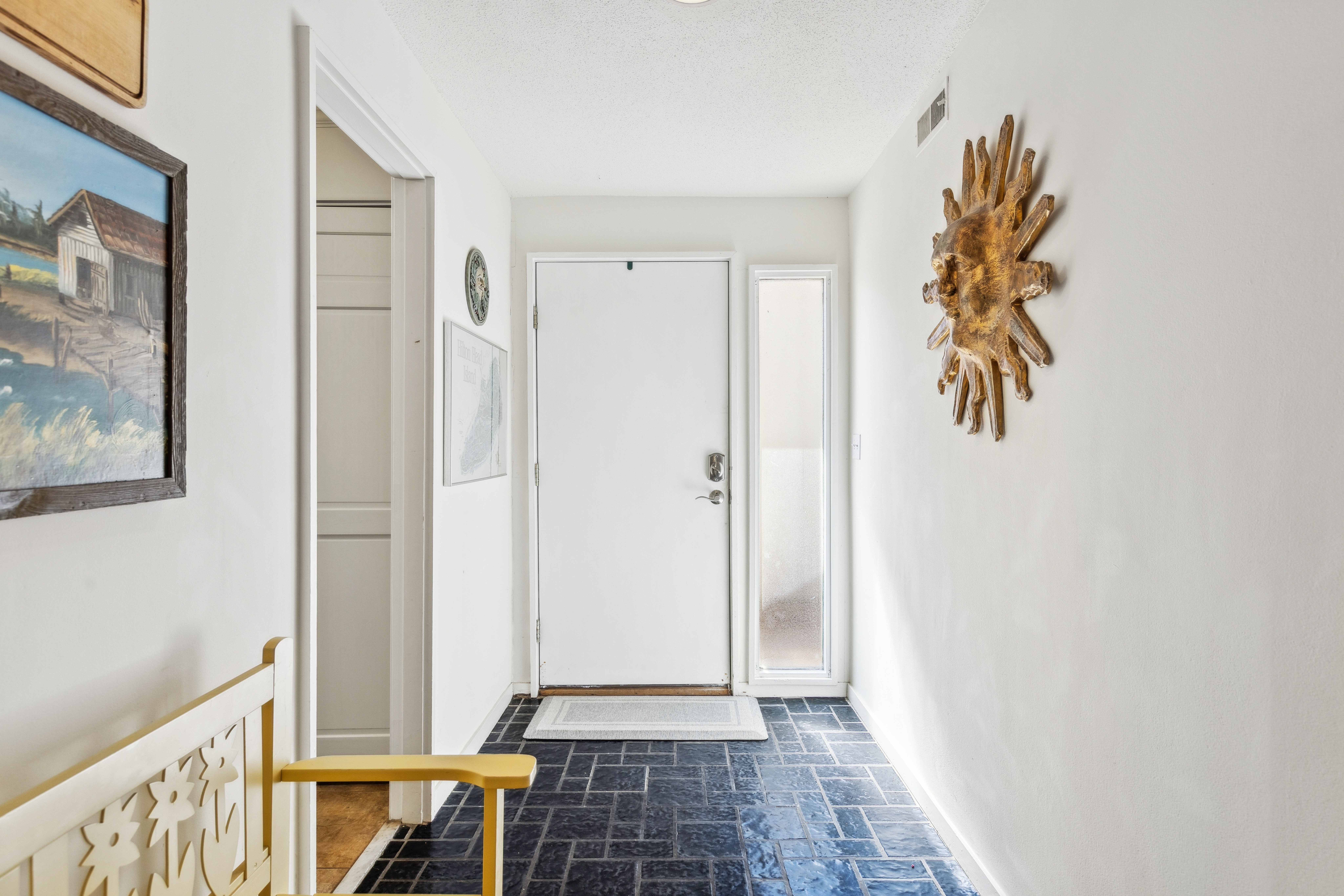 Bright Foyer Setting the Home\'s Tone