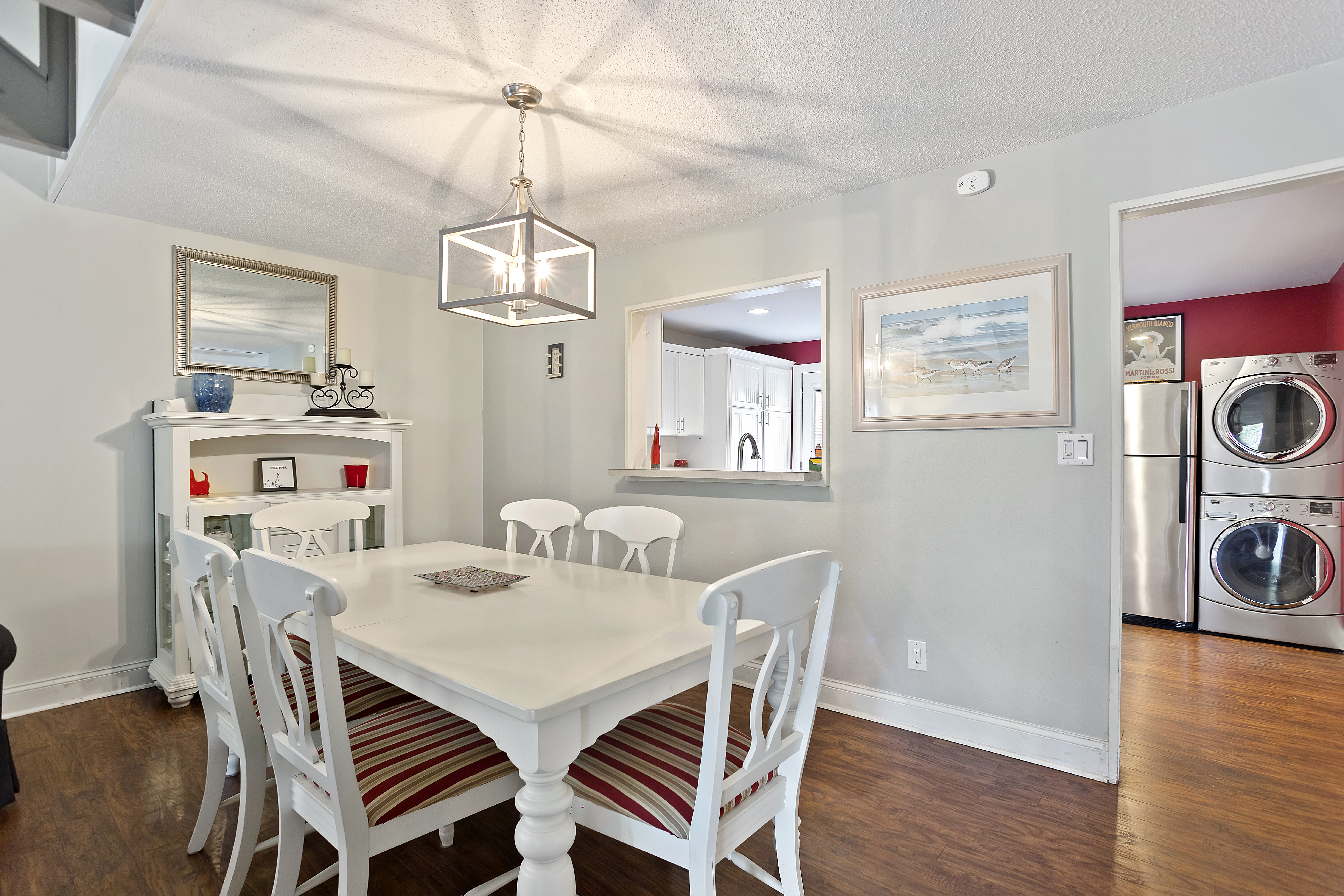 Dining Area Close to Kitchen