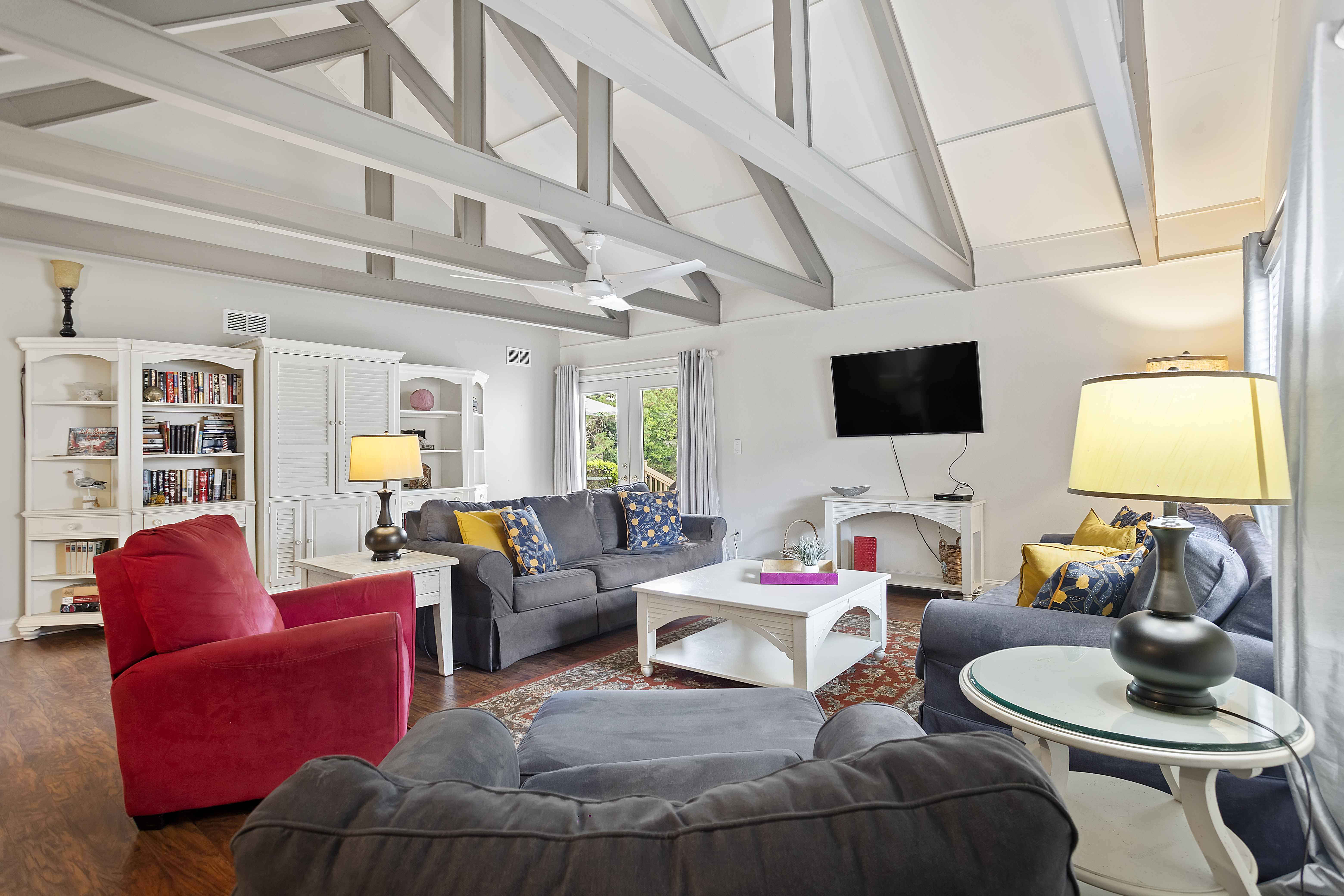 Modern Coastal Living Room for Most Entertainment