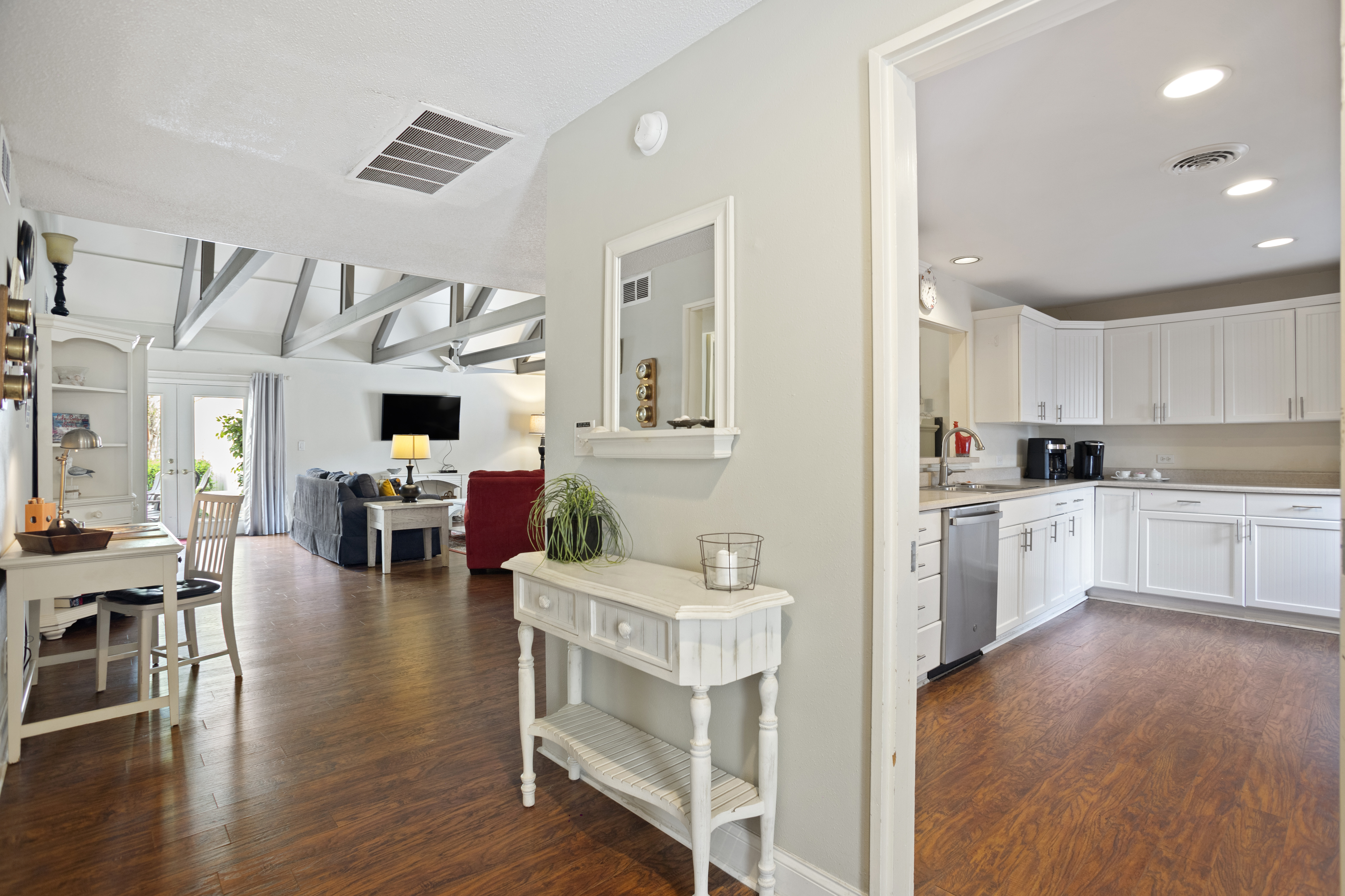 Villa Entryway - Bright with Plenty of Sunlight