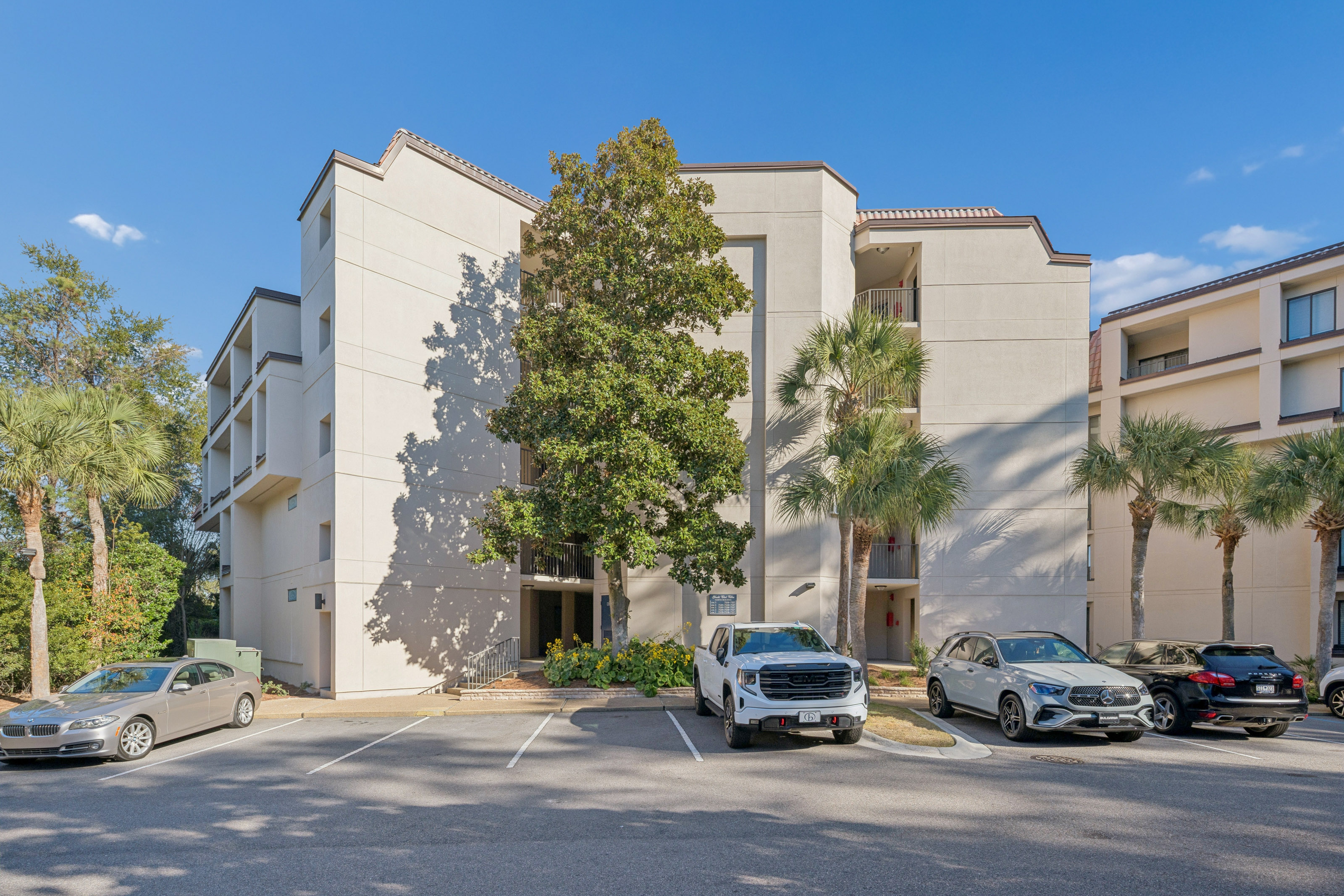 Building of Yacht Club