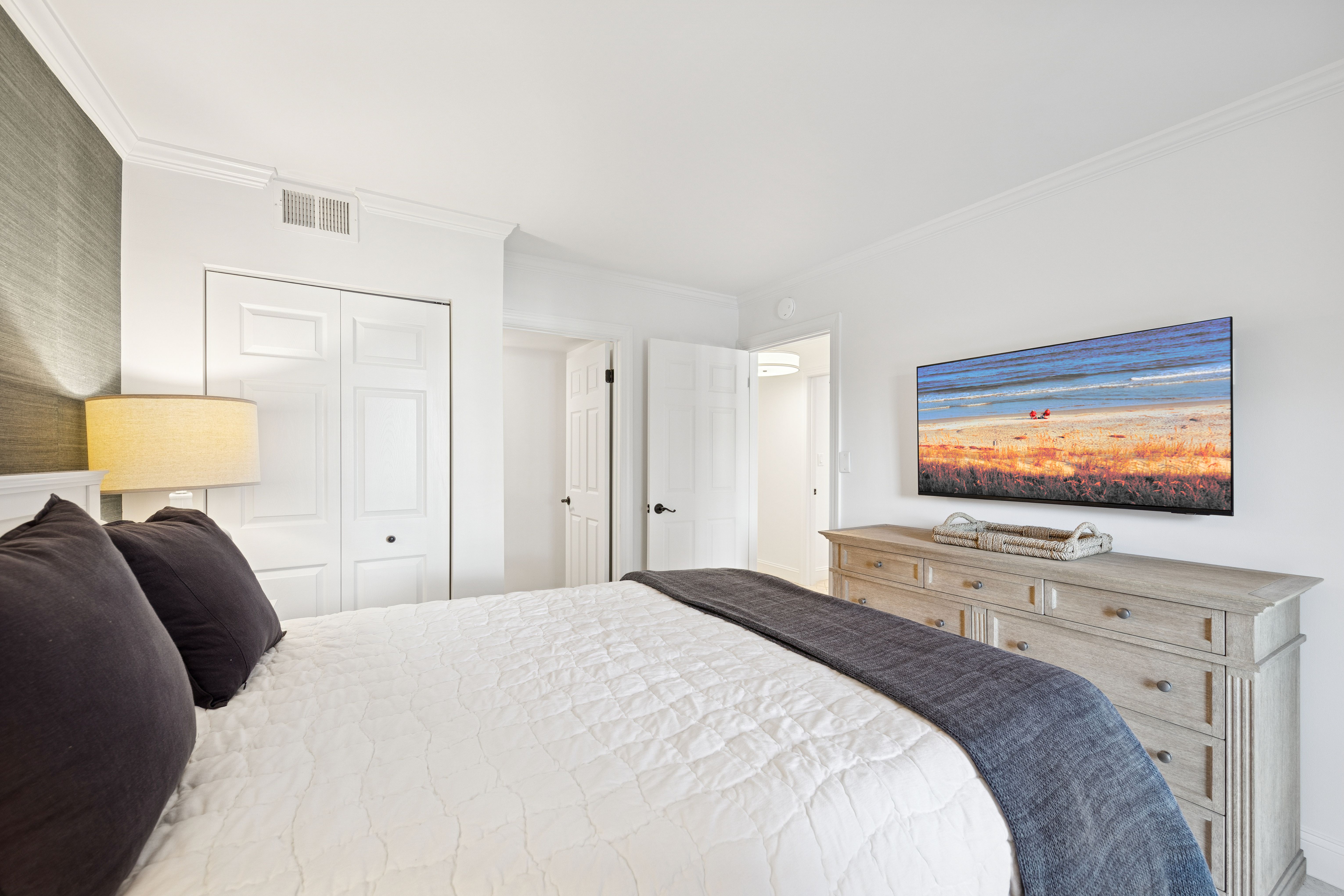 Bright & Beach & Boats - Enjoy the Yacht Club