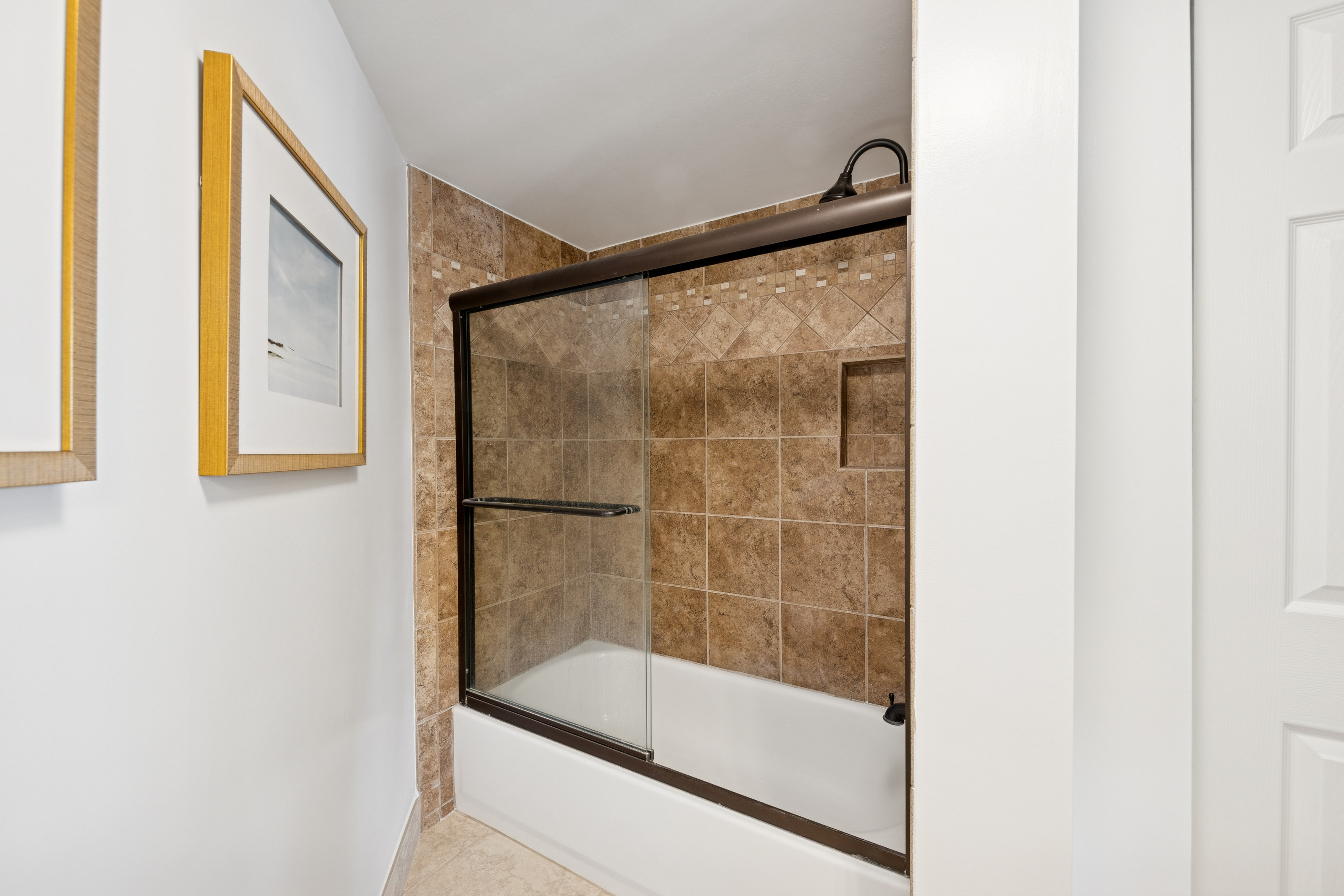 Comfortable Tub - Great for Kids