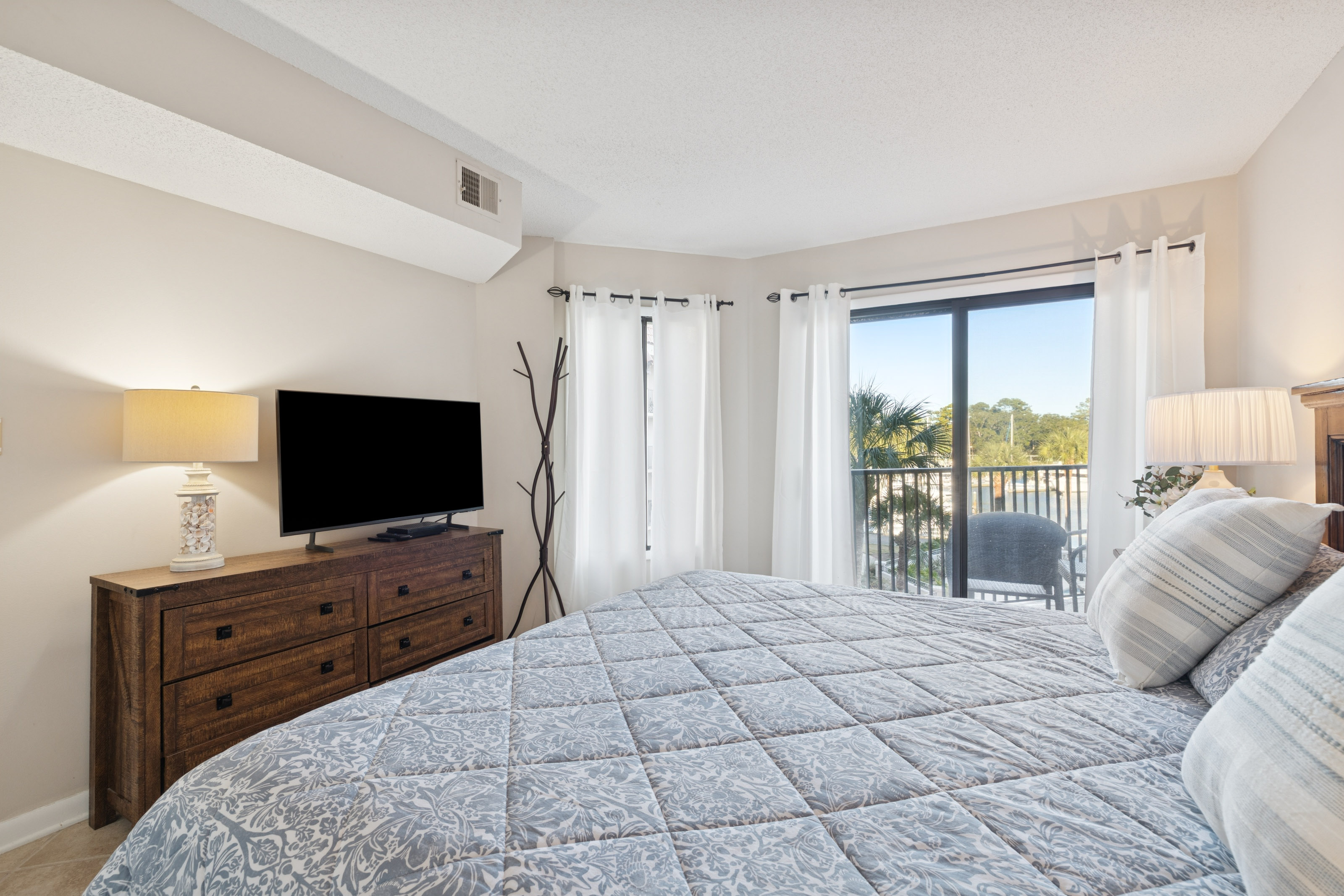 Wake Up Here at Yacht Club