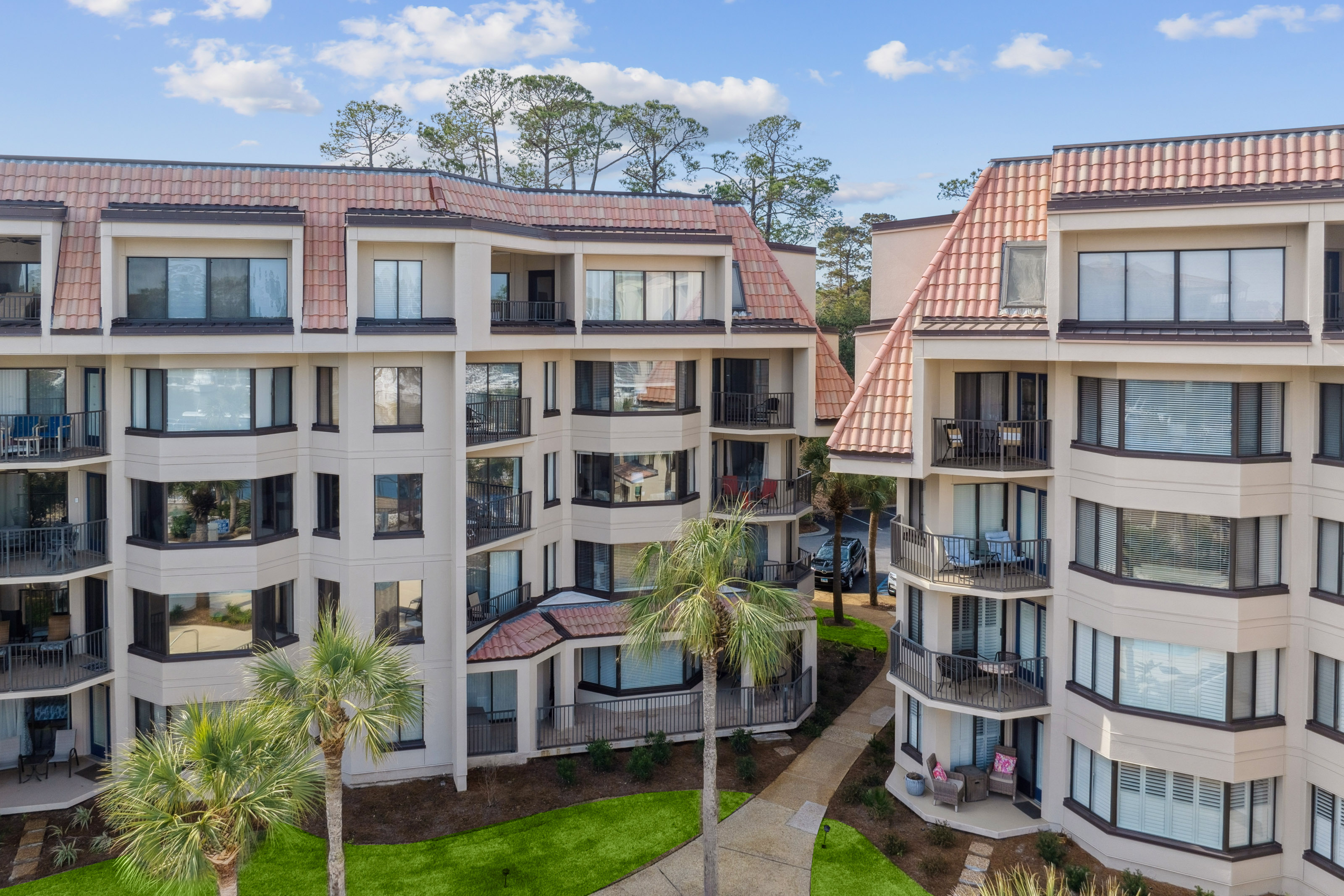 Building Exterior - Panoramic Windows to Let Plenty of Sunlight 