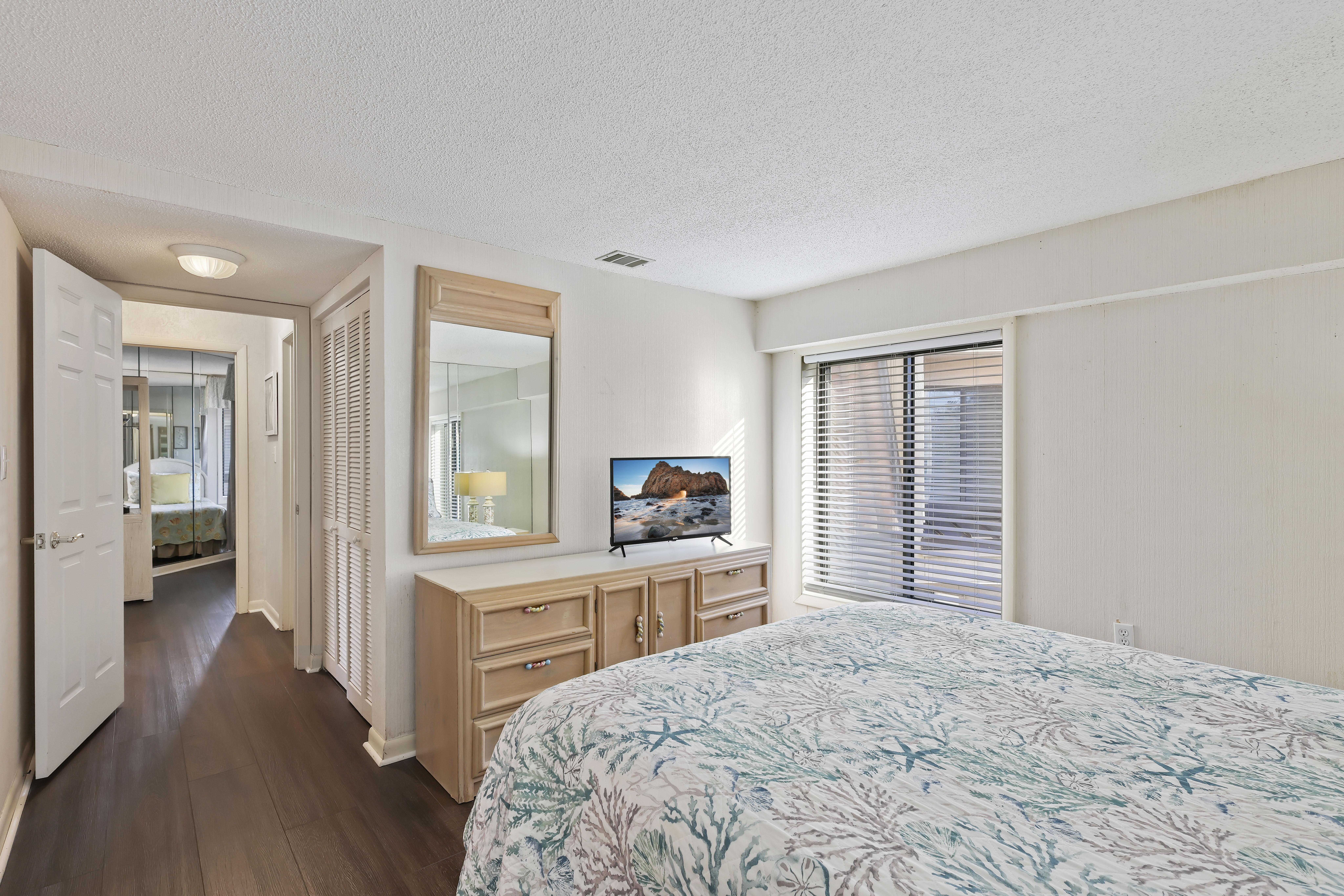 A Bedroom to Tap into Your Coastal Dreams