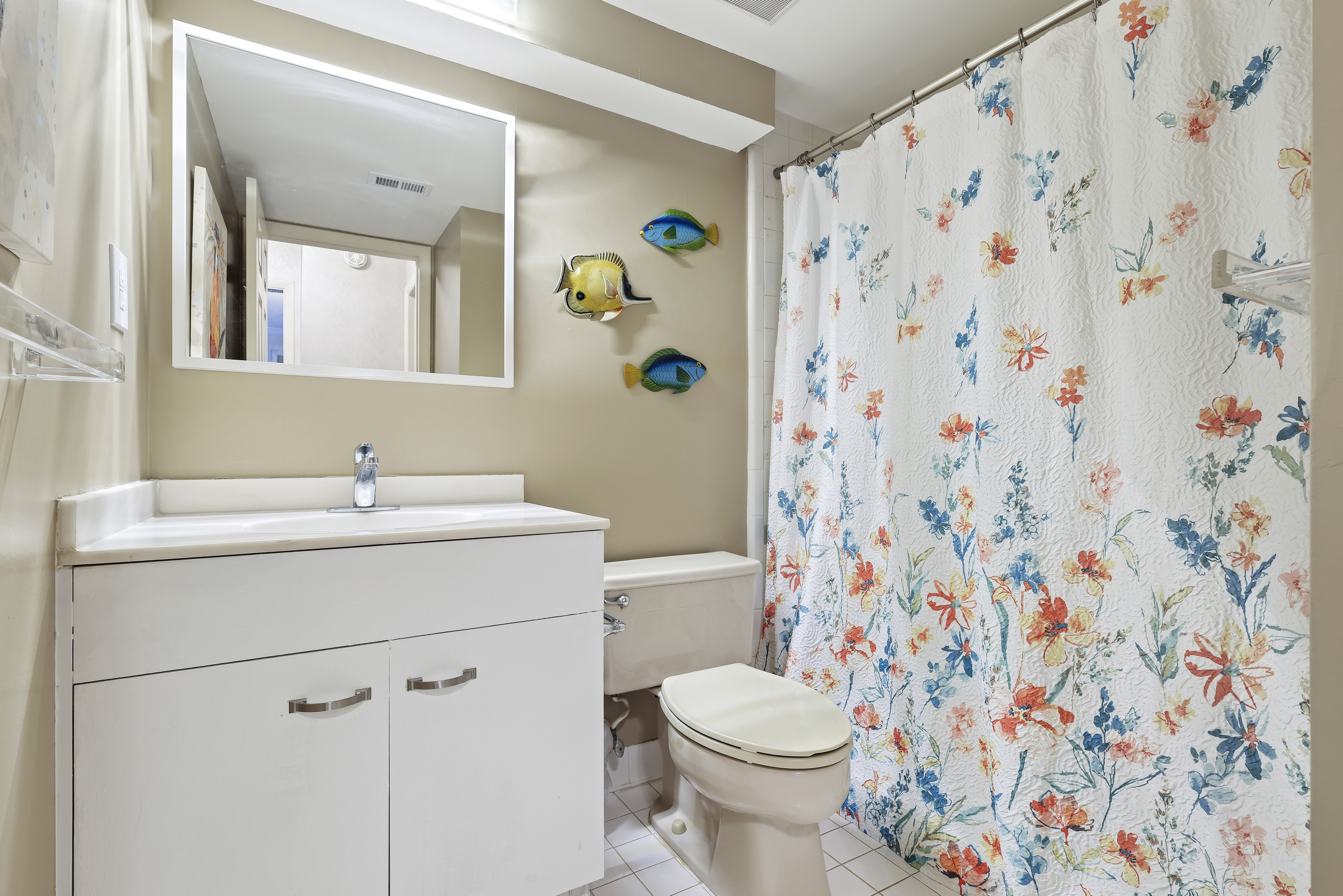 Guest Bathroom with a Tub