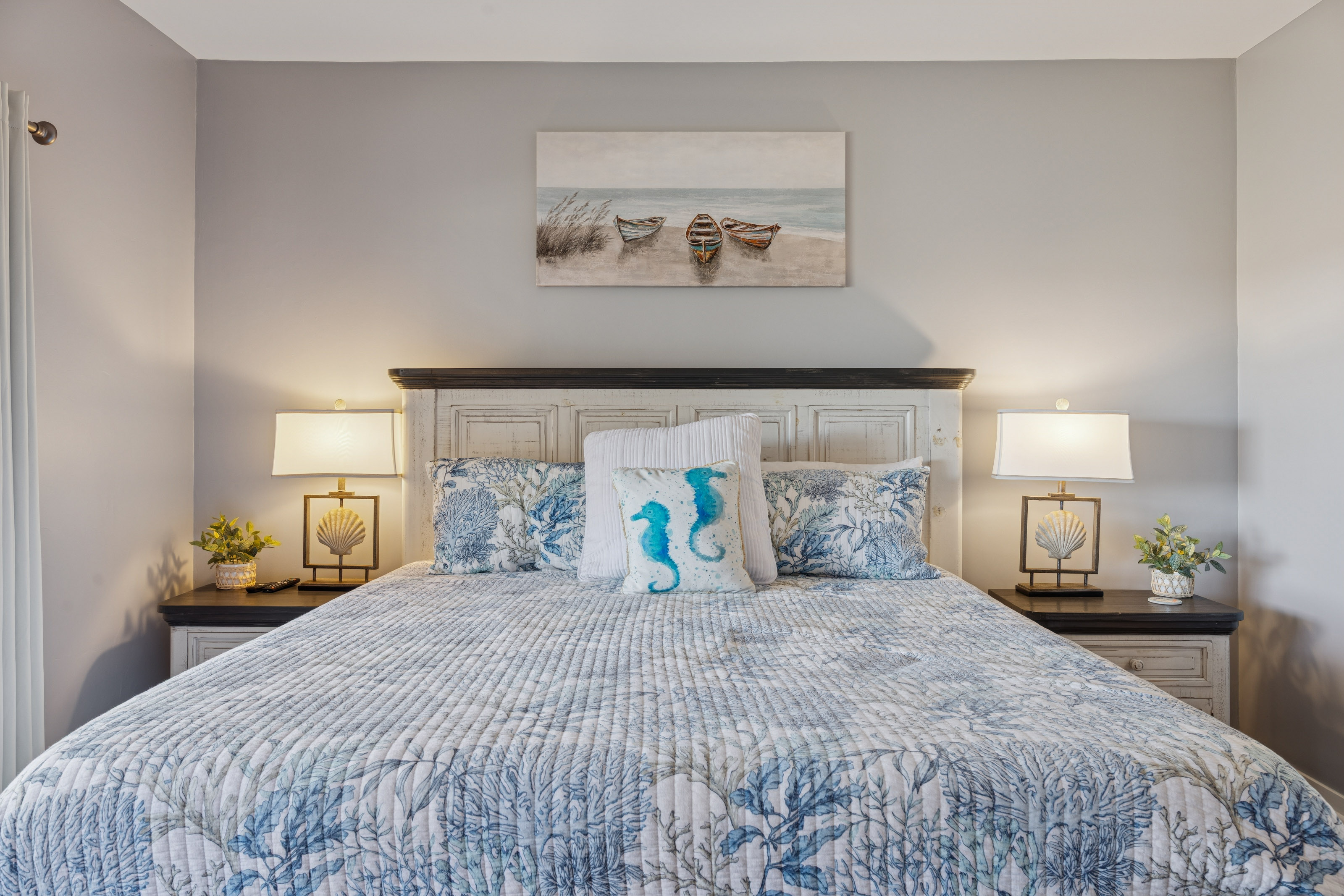 Coastal & Calm Bedroom