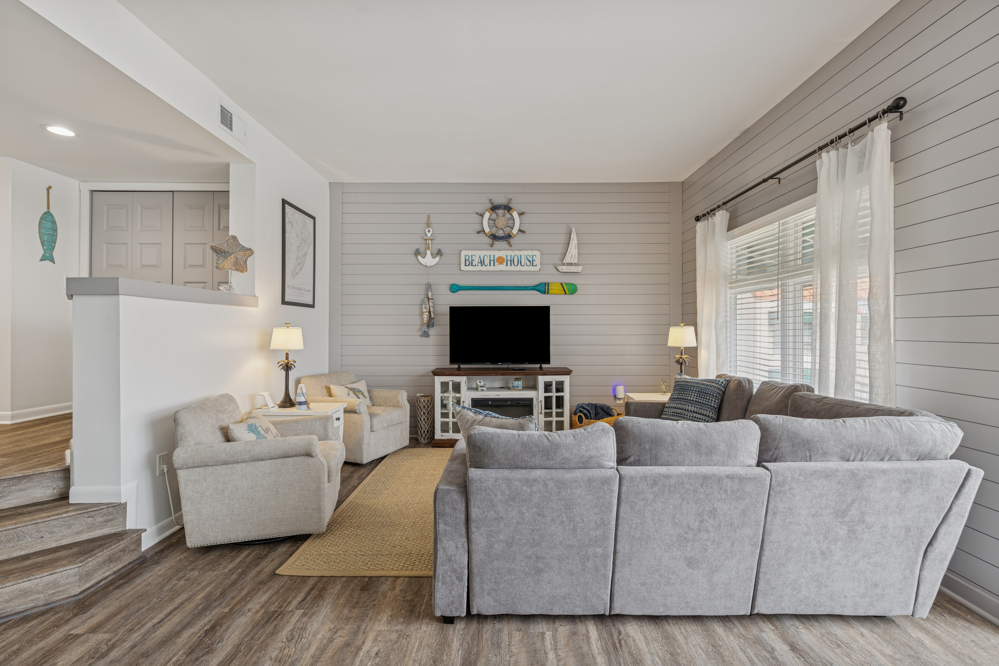 Nautical Look for a Beach Vacation