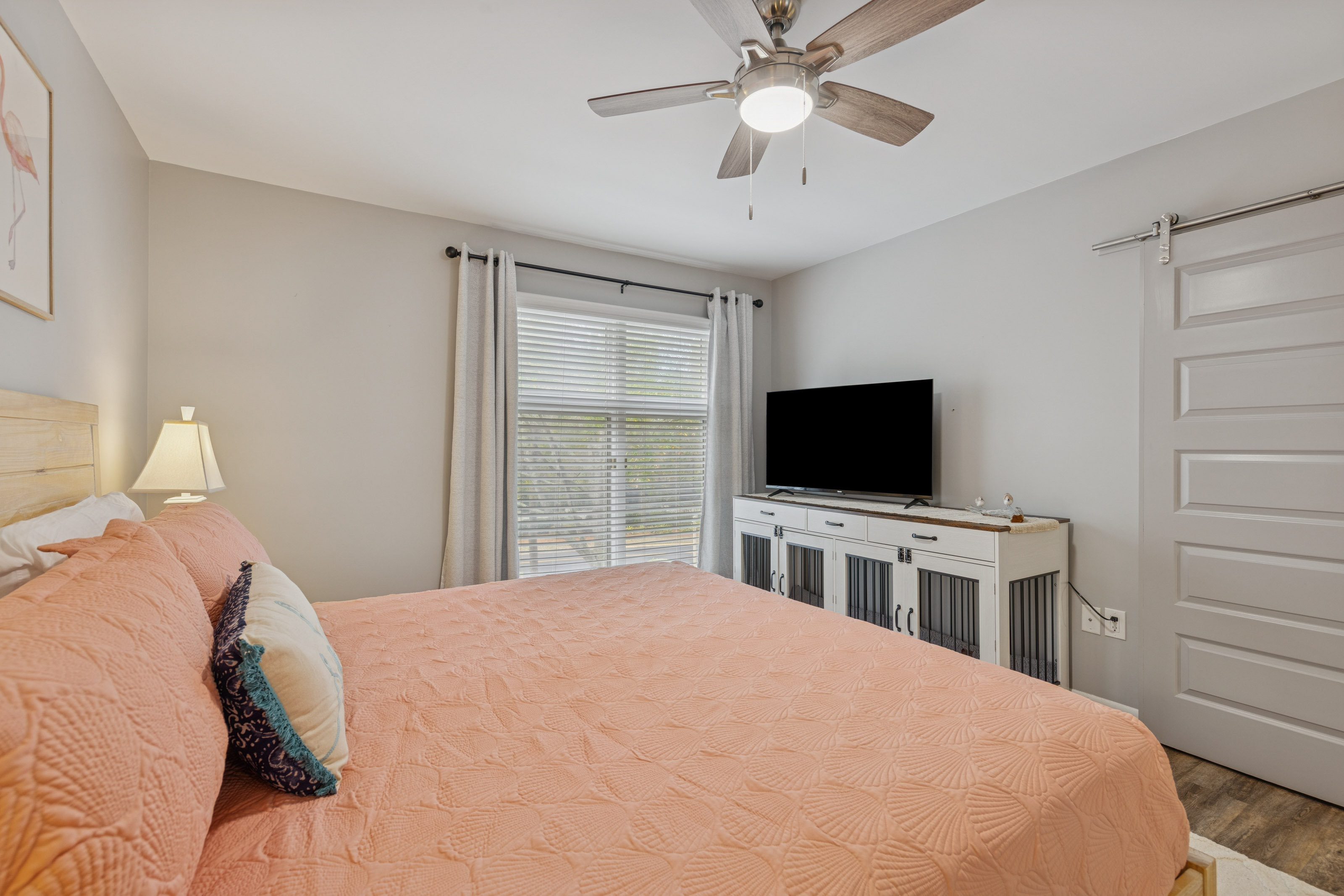 Bright and Comfy - Perfect for Post-Beach Rest