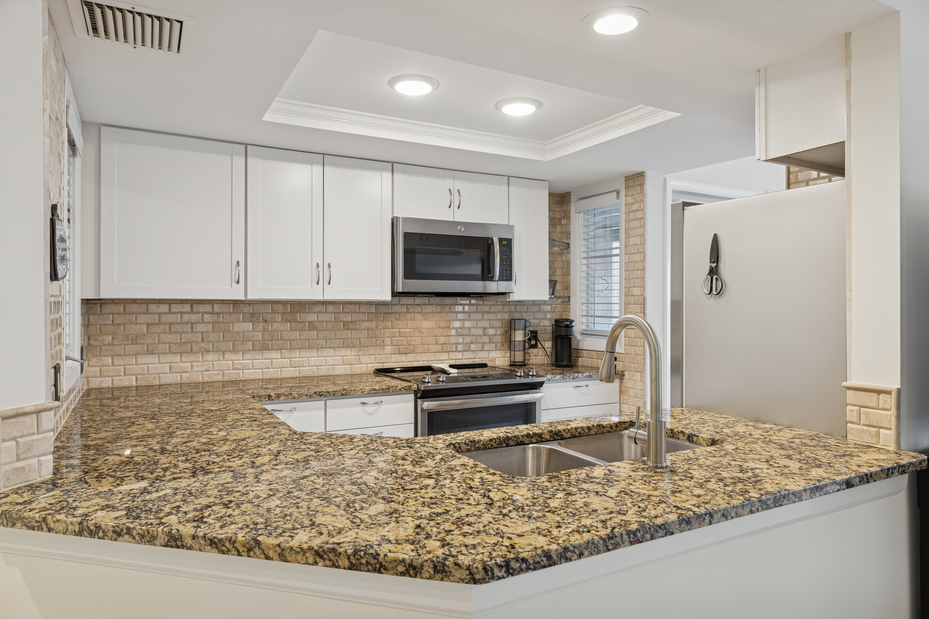 Double Kitchen Sink for Most Comfort