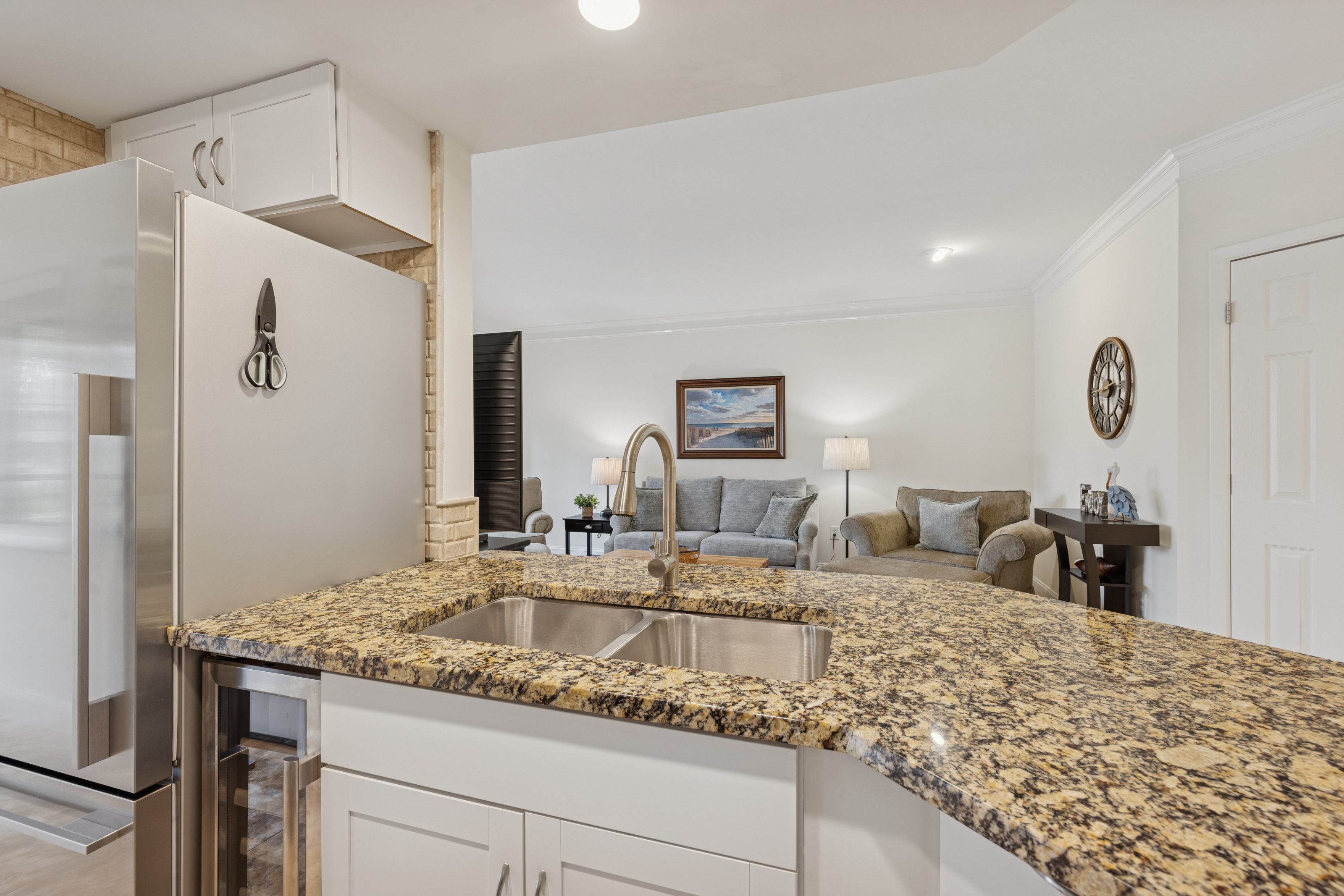 Open Concept Living Space for Uninterrupted Family Time