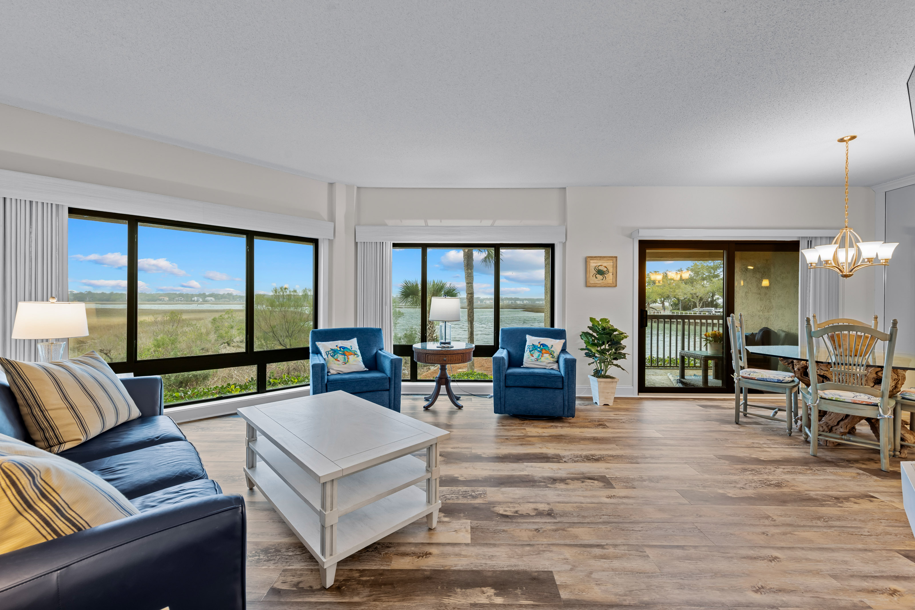 Open & Airy Gathering Space