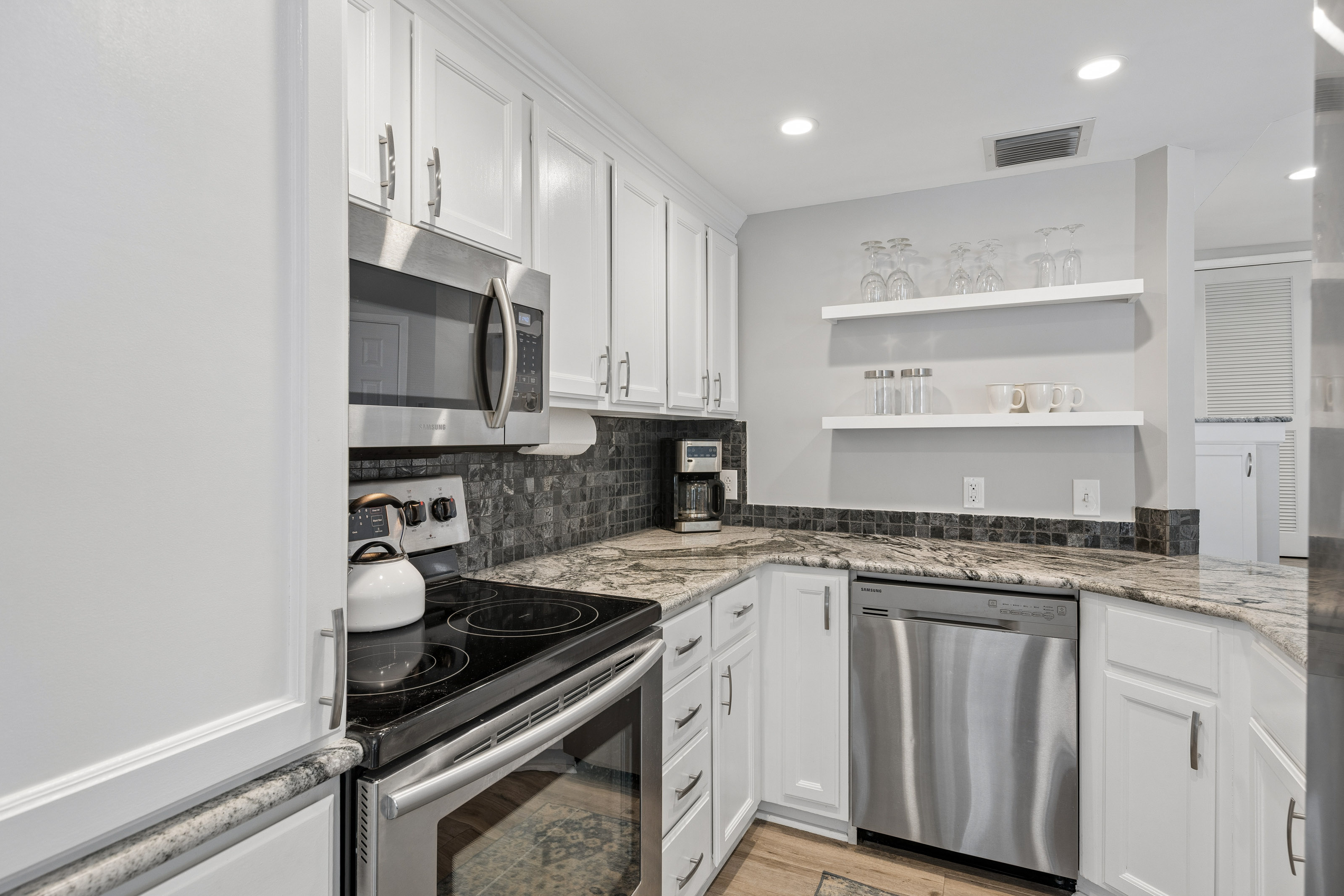 Crispy White Kitchen