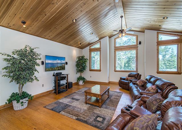 Beachfront luxury villa Luxurious residence in South Lake Tahoe, California, USA