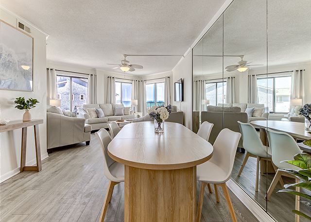 Crashing Waves Suite 207