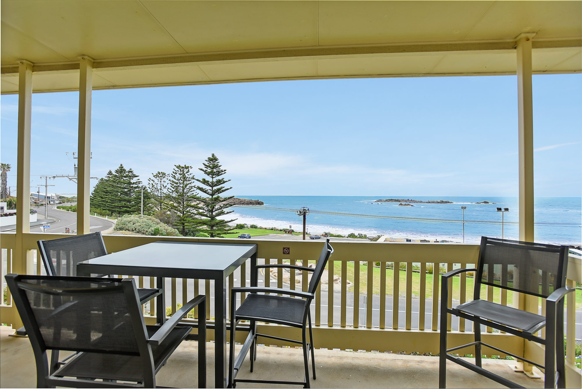 Dolphins Beachfront Apartment no 7 - 'A View To Remember' Photo