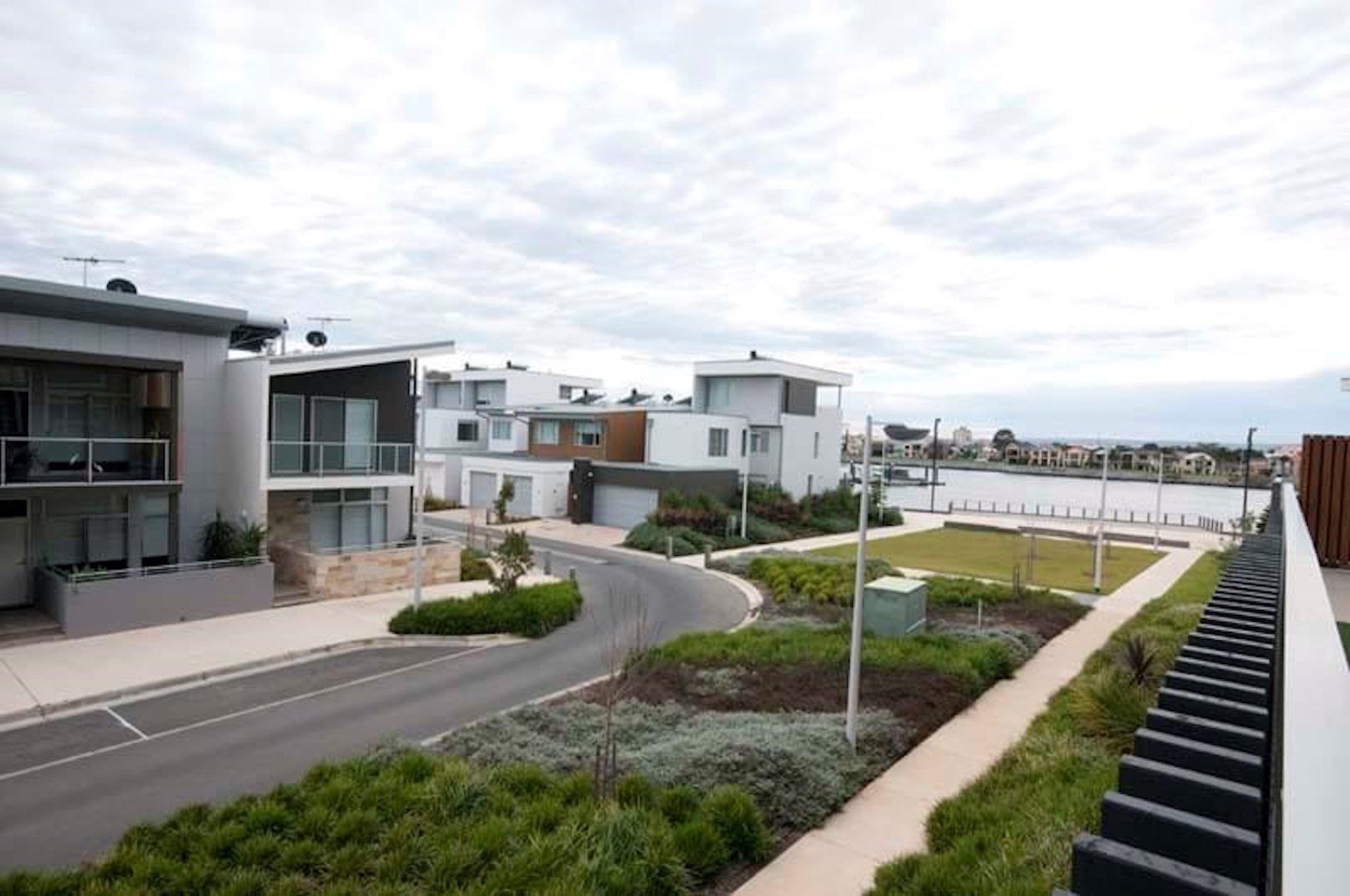 Unwind @ 'Resort-Style' New Port Quays Apartment