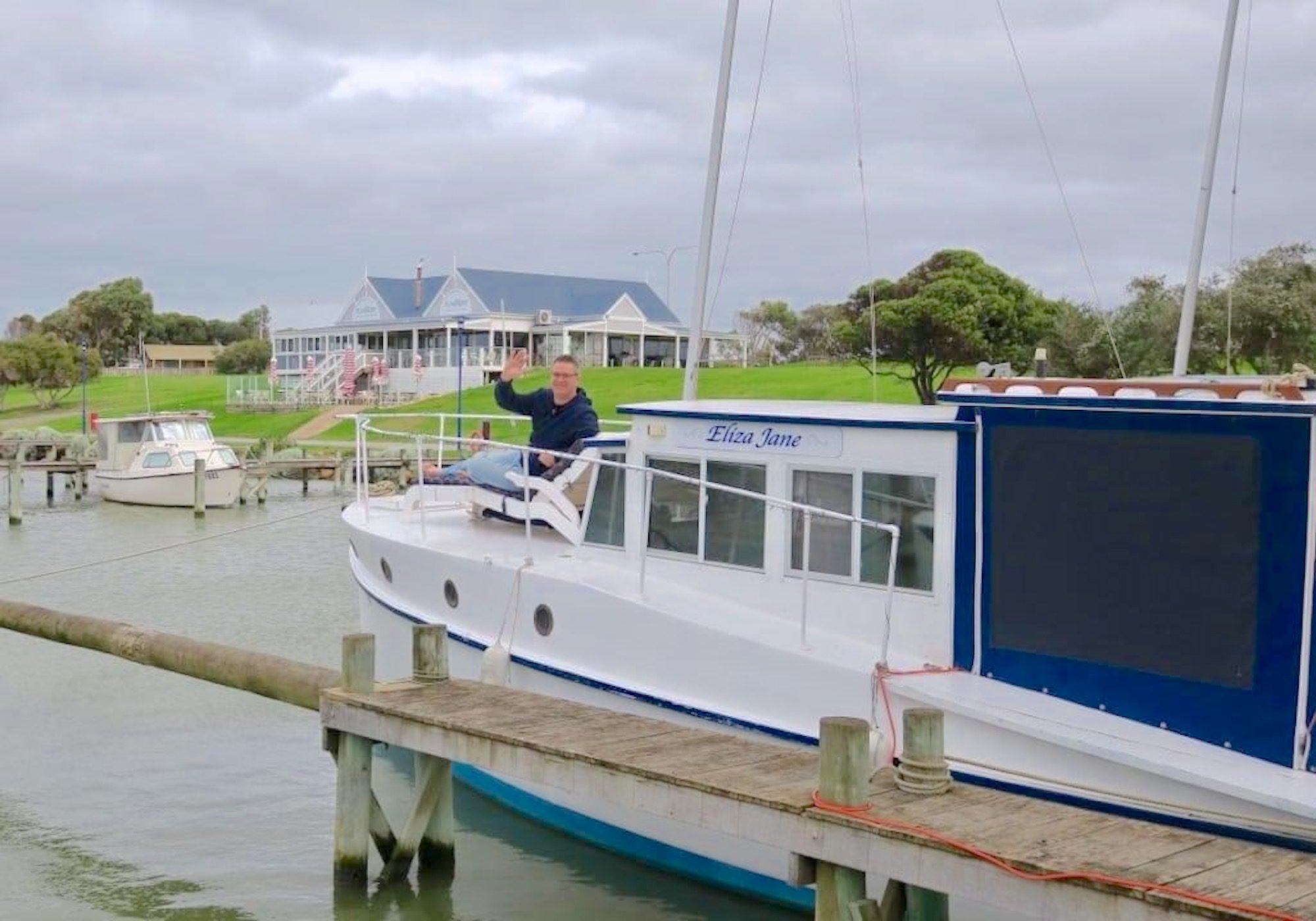 Unwind @ Romantic Boat Escape on 'Eliza Jane' - Pet-Friendly | Photo 2