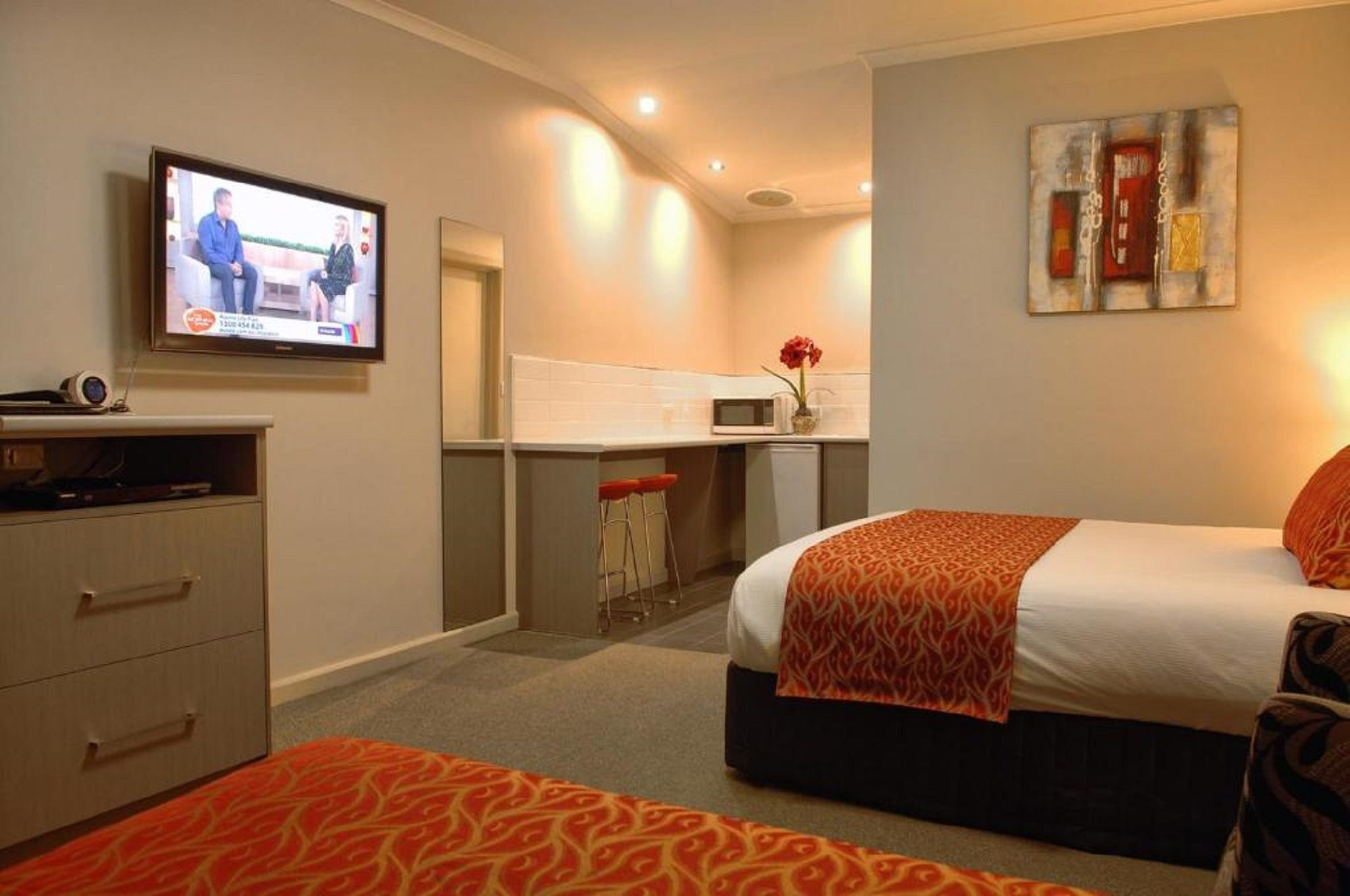 Unwind @ Holiday Break at Mt. Gambier no 1 'Sophisticated Suite' | Photo 2