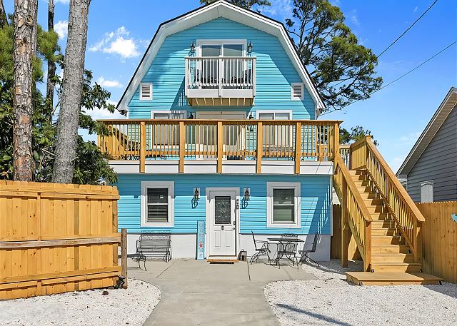 Ultimate Getaway 5 Bedrooms | 2 Bunk Rooms | 3 Baths | 4 Blocks to the Beach