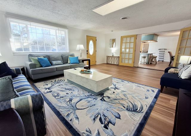 Poolside Punch - 3BR/2BA with Pool, Florida Room & Workspace – Sleeps 13!