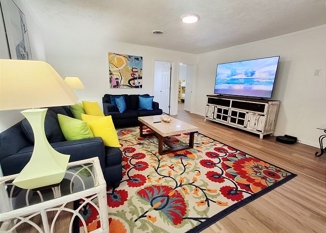 Poolside Punch With A Splash - 5BR/4BA Retreat with Private Pool and Yard!