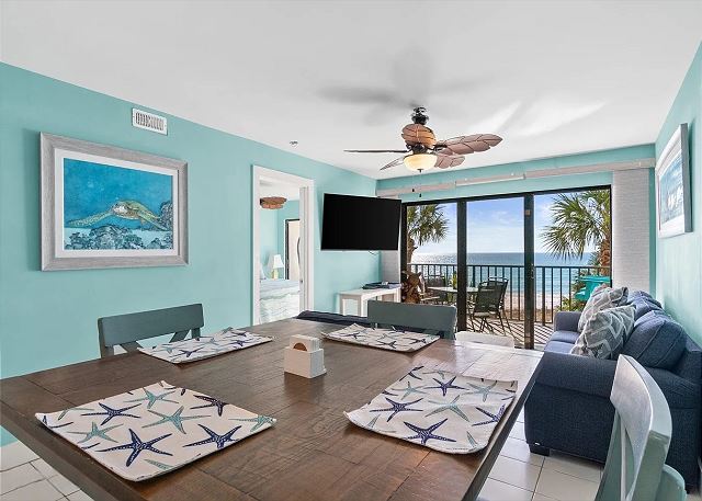 Beachfront 1BR | The Commodore | Huge Balcony | Free Beach Chairs | Sleeps 5 