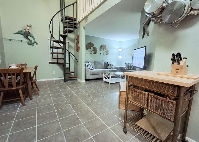 Sand Castle Nest Condo - 1BR - Sleeps 4 - Steps to the Beach - No Extra Fees