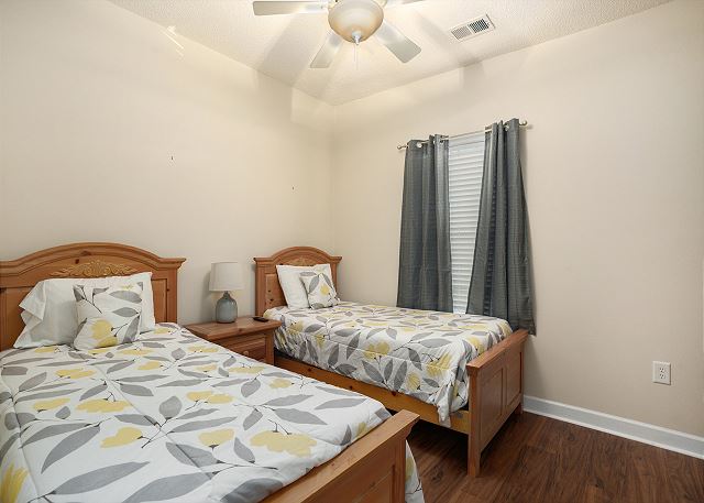 Bedroom 2 with 2 Twin Size Beds