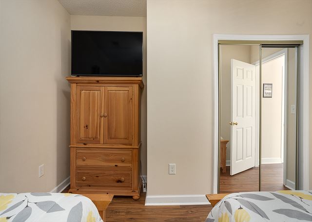 Bedroom 2 with 2 Twin Size Beds and TV