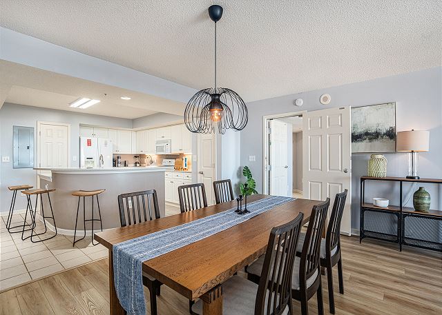Dining/Kitchen Area