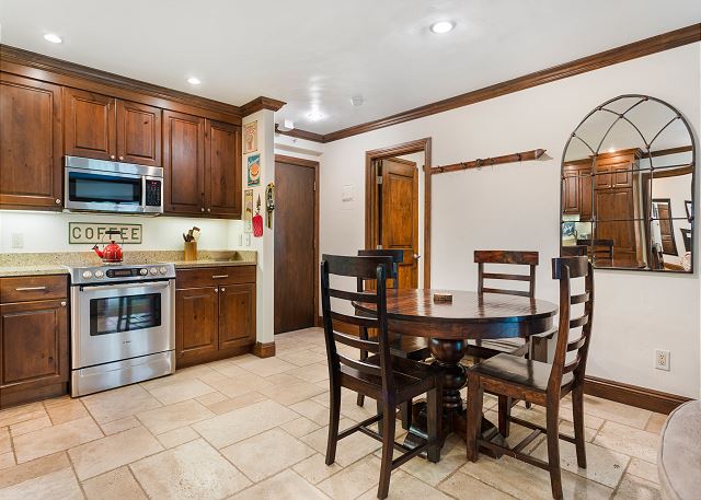 Westwind 207 2BD 2BA Platinum Condo in Lionshead Village 6