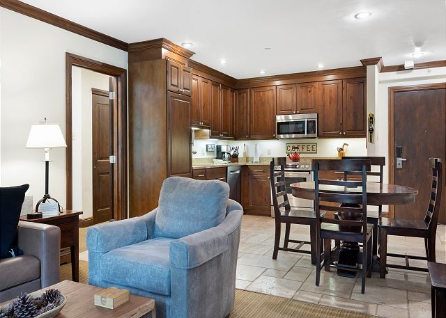 Westwind 207 2BD 2BA Platinum Condo in Lionshead Village 5