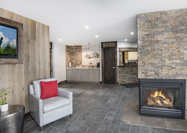 Westwind 208B Hotel Room in Lionshead Village 6