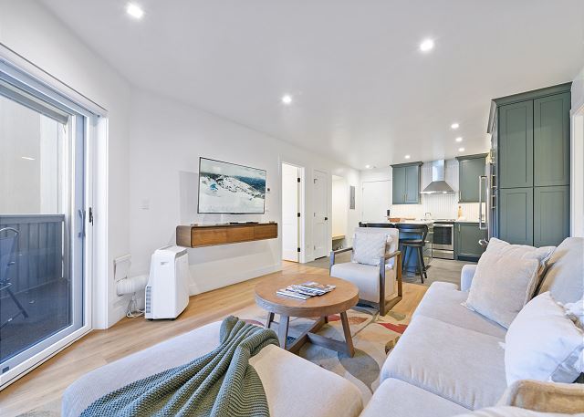 Westwind 102 2BD 2BA Diamond Condo in Lionshead Village 3