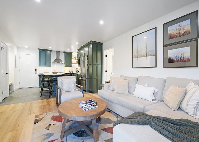 Westwind 102 2BD 2BA Diamond Condo in Lionshead Village 4