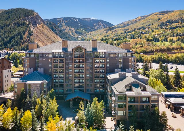 Riverfront Resort & Spa 421, 2BD Condo with Mtn Views