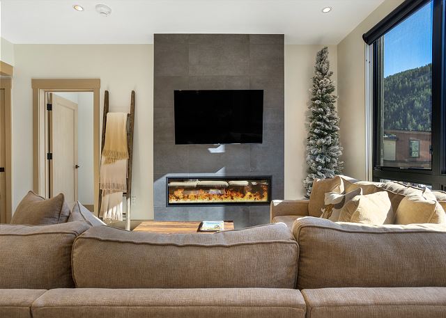One Riverfront 106, 2BD Townhome with Beaver Creek Views 4