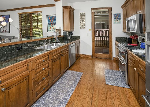 Brookside Townhome 201, 3BD in Avon with Amenities 6