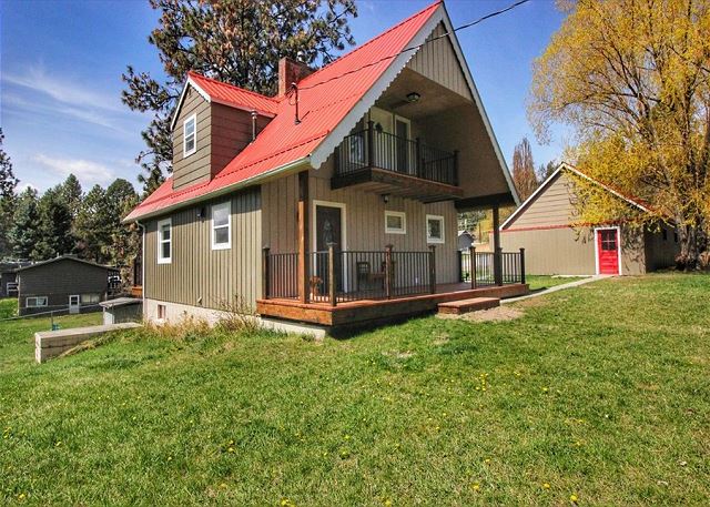 Woods Bay Chalet Close to Flathead Lake