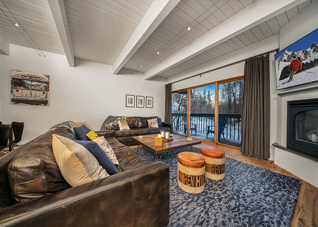 Riverside C03 Walk to Gondola + Hot Tubs - 2 Br, 2 Ba, Sleeps 6