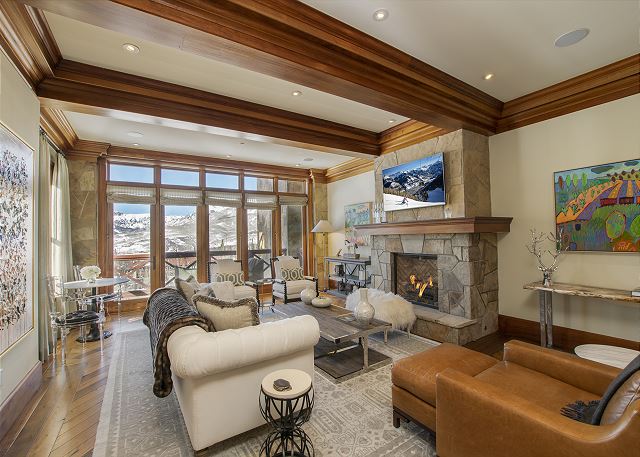 Lorian 4 TRUE Ski-In Ski-Out Condo 4Bd, 4.5Ba - Sleeps 12