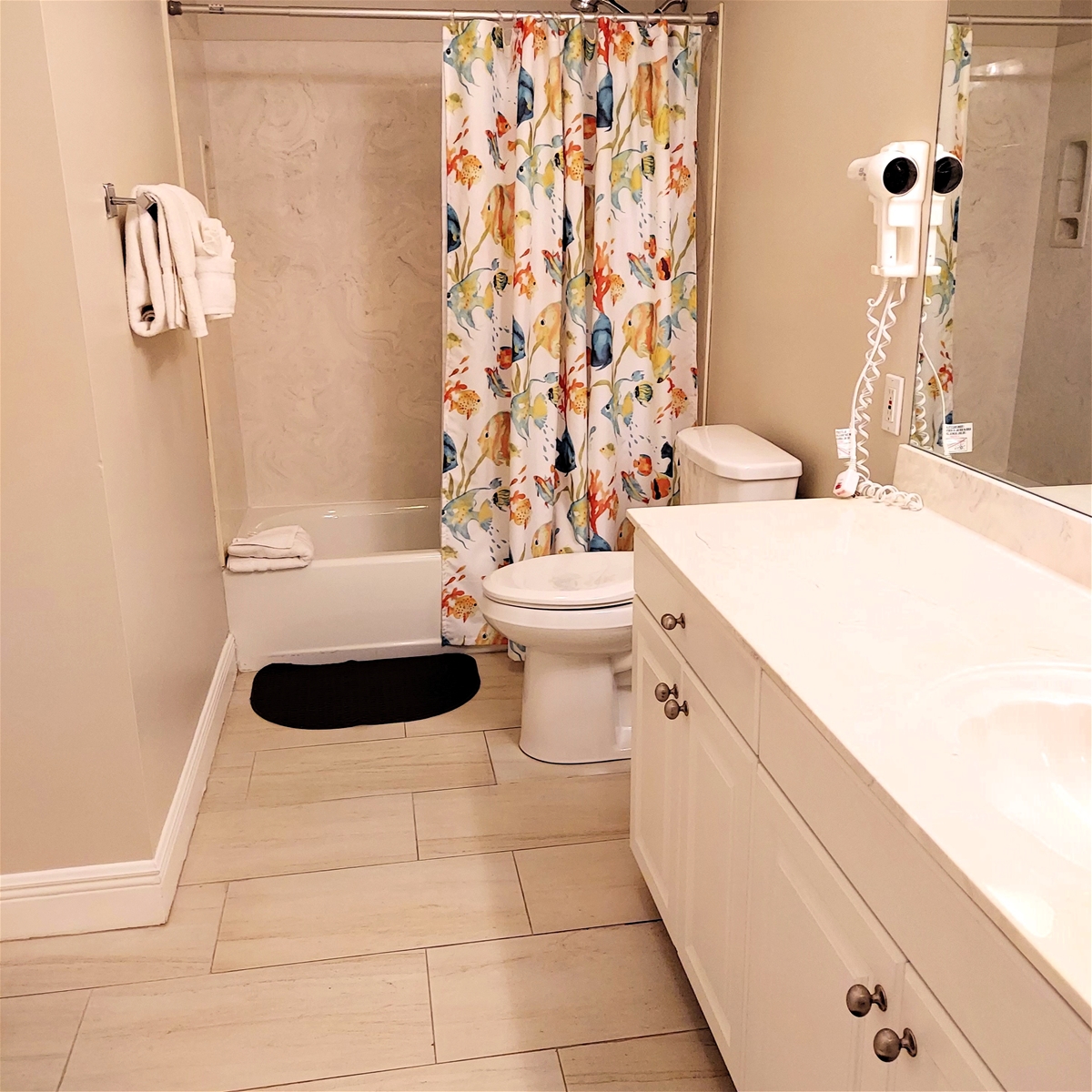 Hall Bath with King Bedroom Entrance