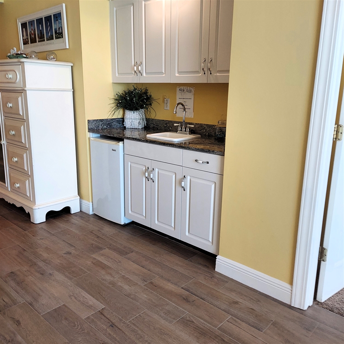 Wet Bar with Mini Fridge