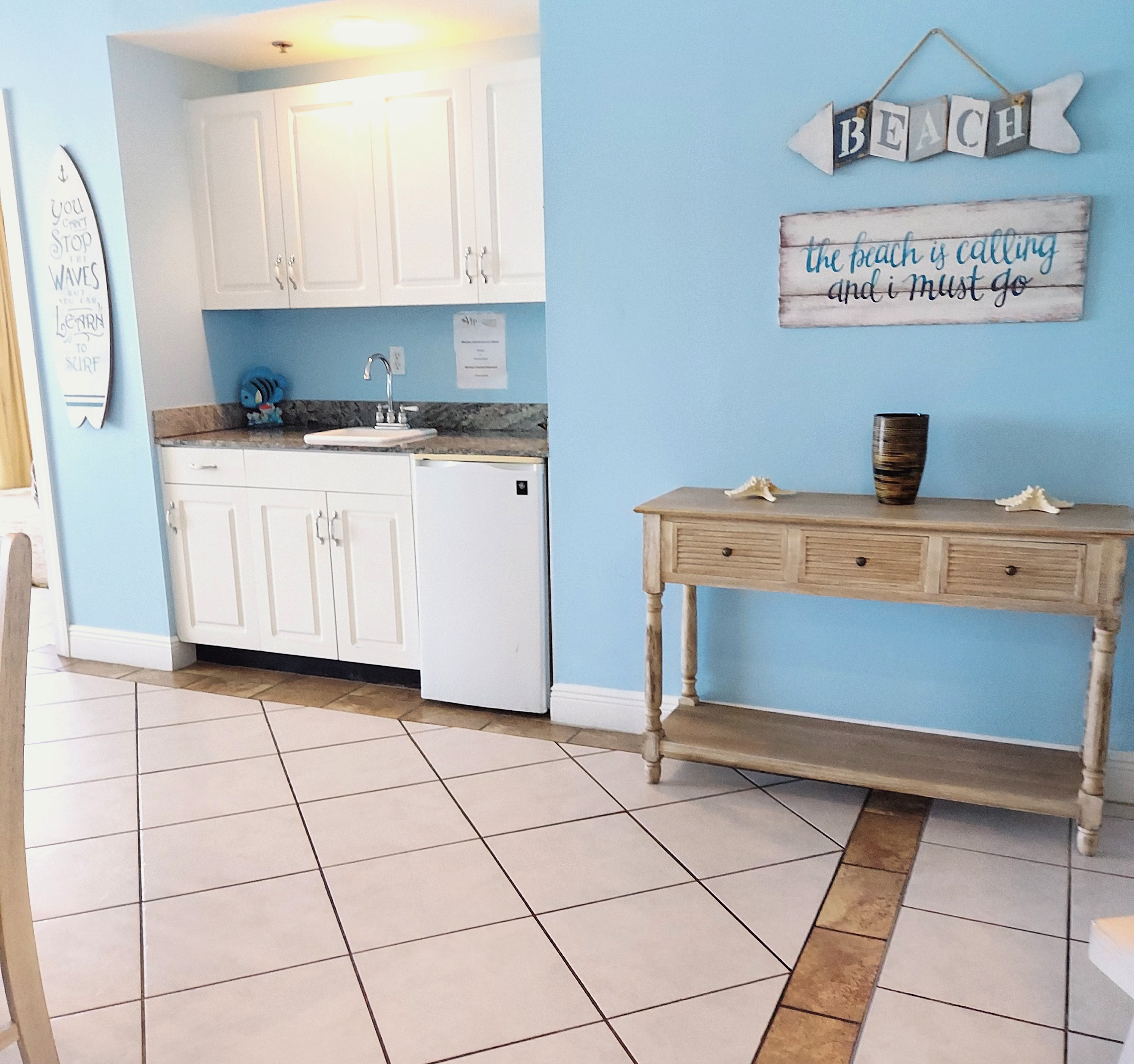 Wet Bar with Mini Fridge