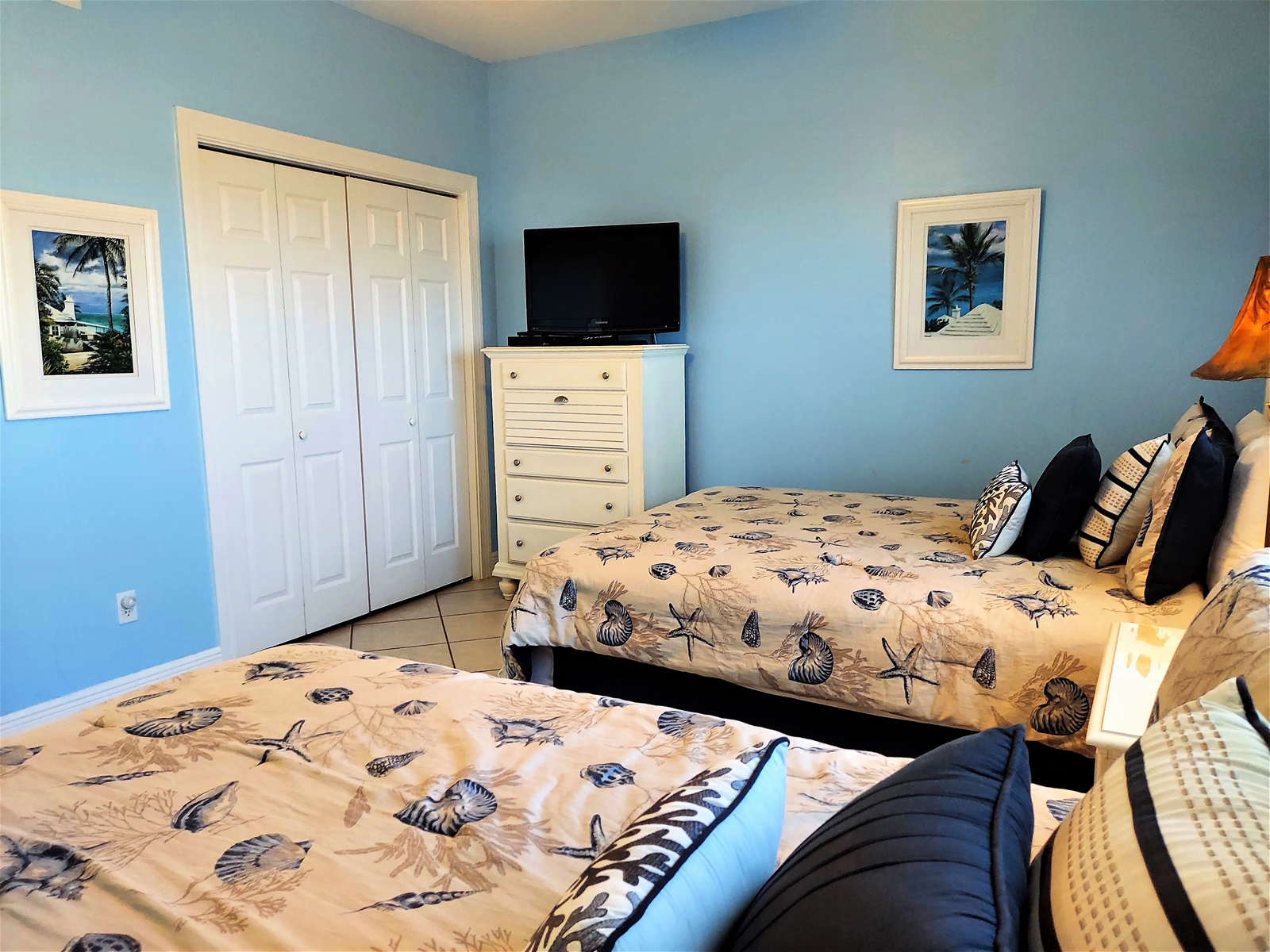 Guest Bedroom 32 Inch TV